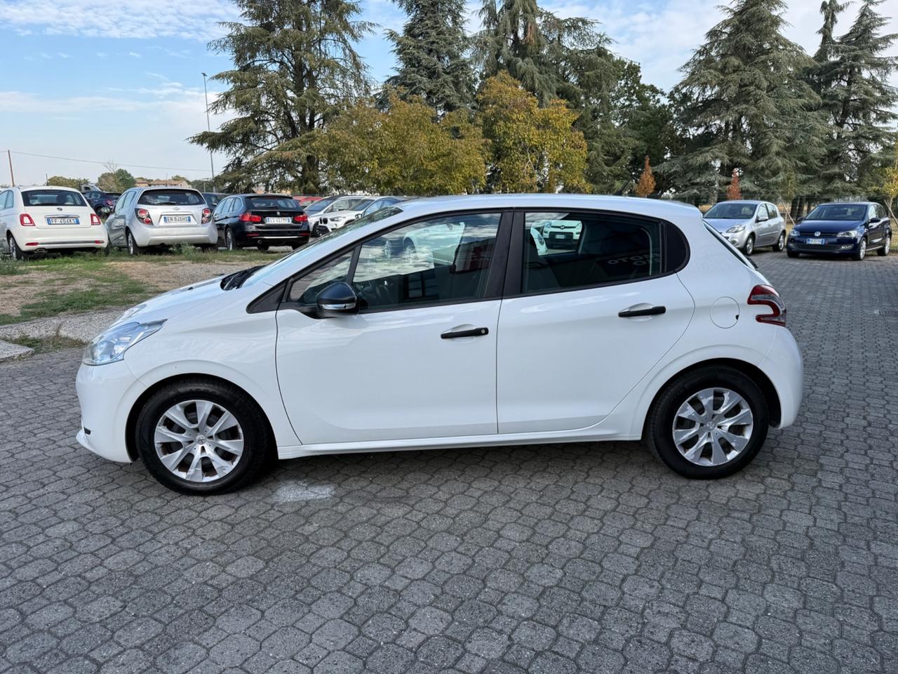 Peugeot 208 1.4 HDi 68 CV 5 porte Allure