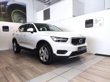 VOLVO XC40 (2017-->) - XC40 B4 AWD AUTOMATICO MOMENTUM