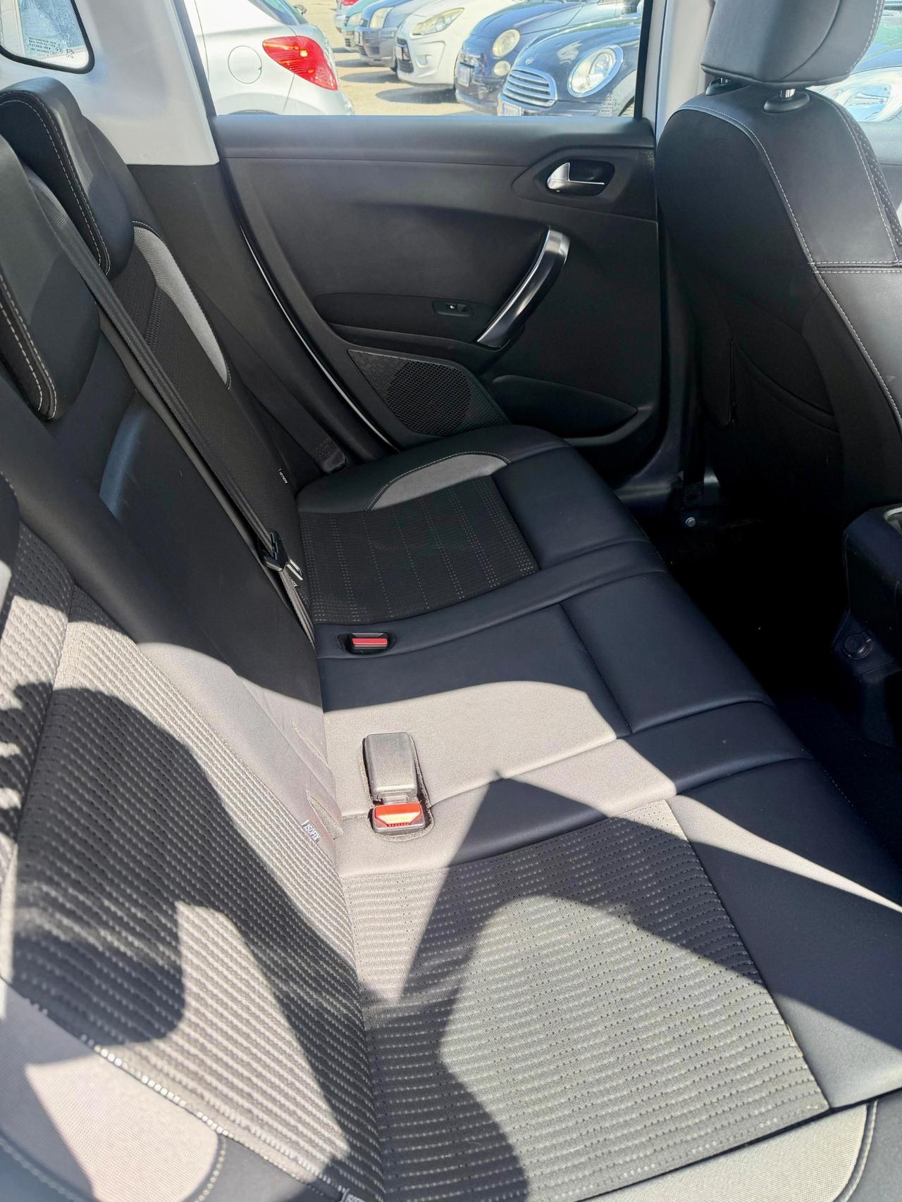 Peugeot 2008 BlueHDi 100 Black Matt