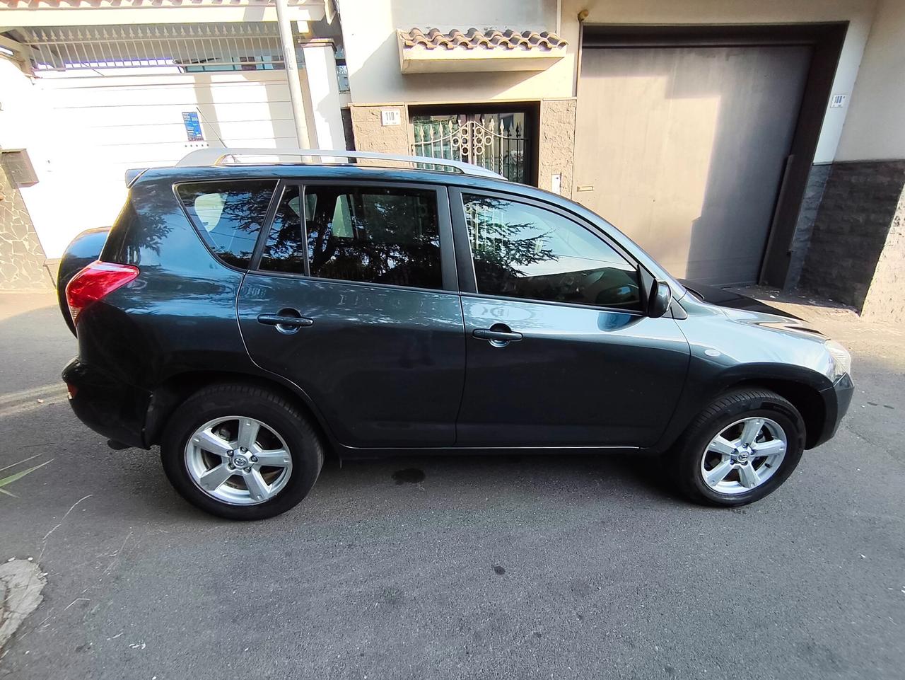 Toyota RAV 4 2.2 136 CV 2006