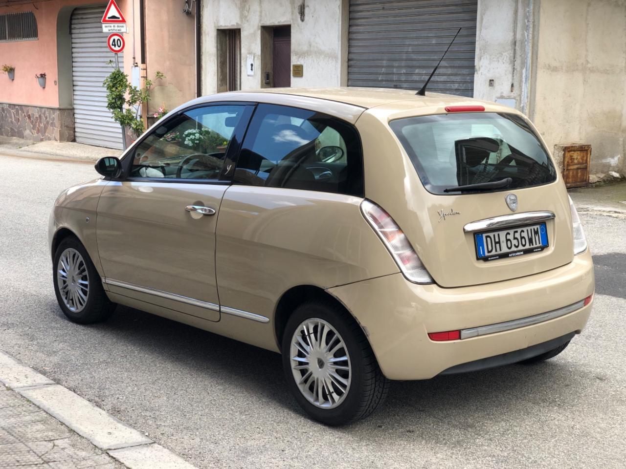 Lancia Ypsilon 1.2 Oro Bianco