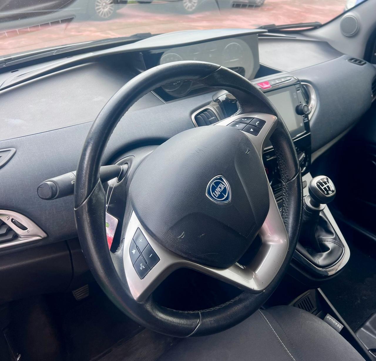 Lancia Ypsilon 1.0 FireFly 5 porte S&S Hybrid Gold Plus