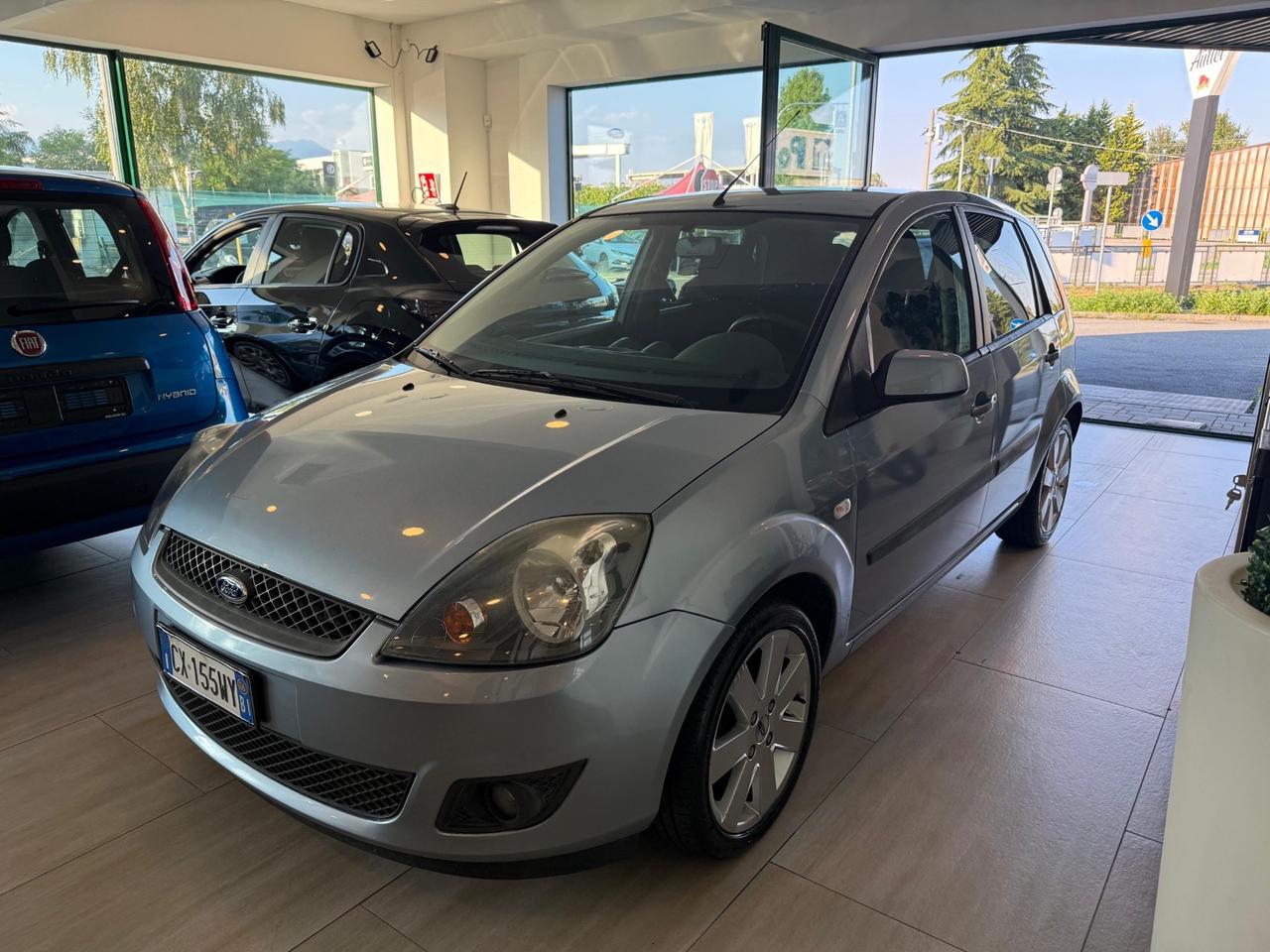 Ford Fiesta 1.2 16V 5p. Ghia