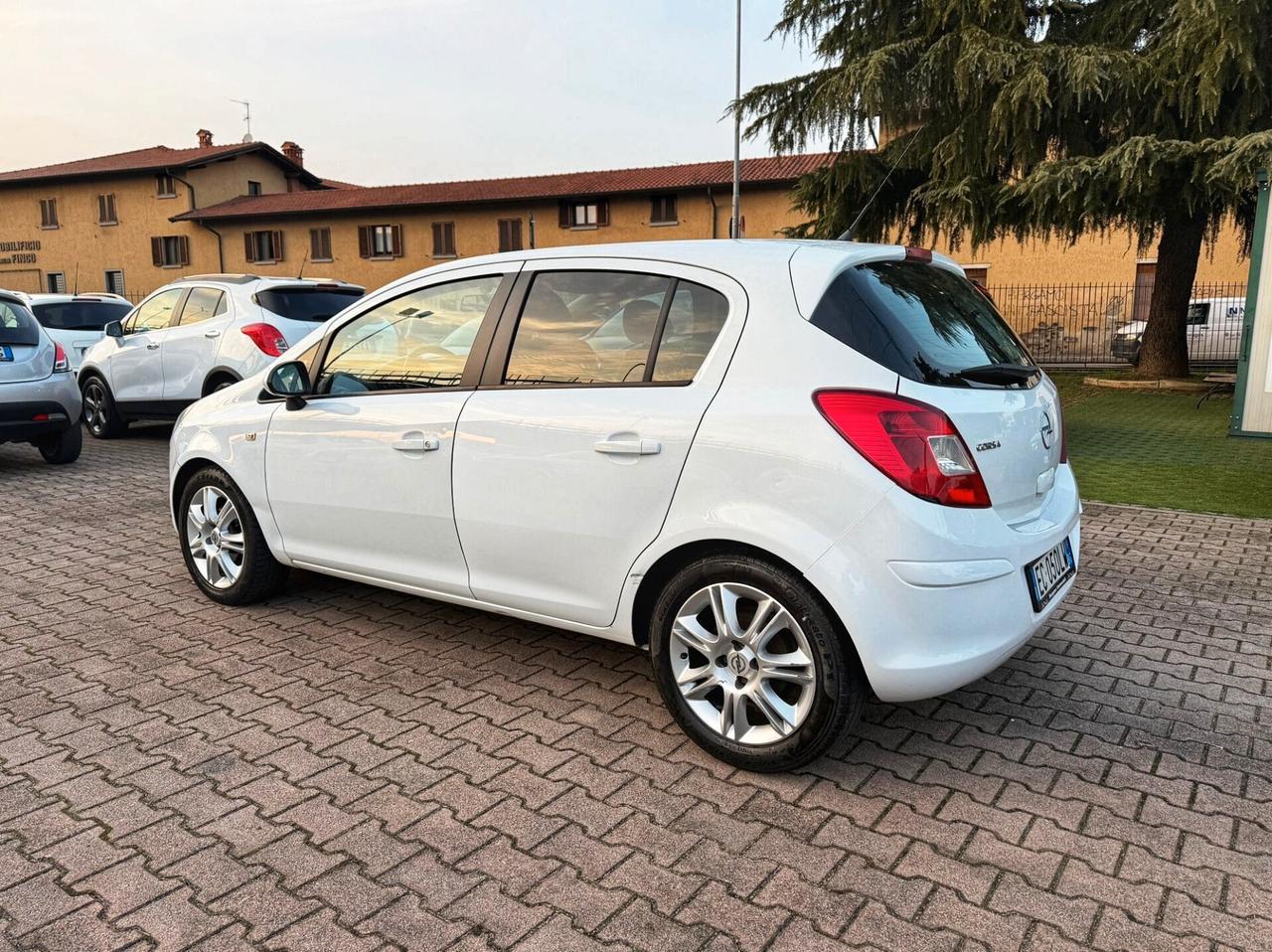 Opel Corsa 1.4 16V 5 porte OK NEOPATENTATI