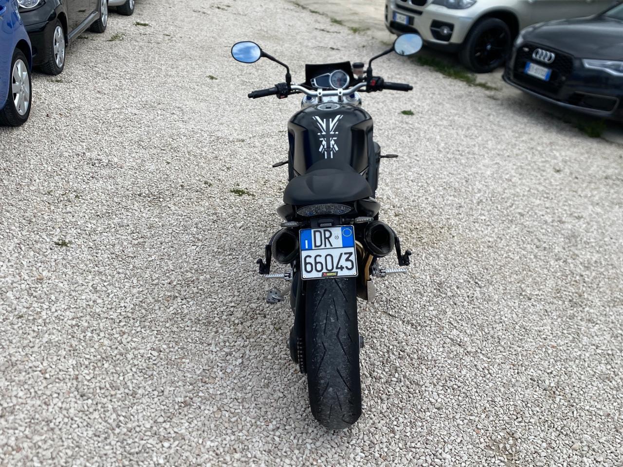 Triumph Speed Triple 1050 DA VETRINA