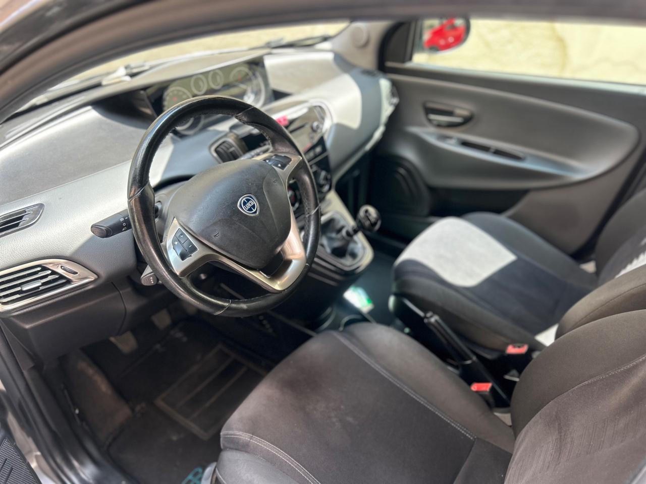Lancia Ypsilon 1.3 MJT 16V 95 CV 5 porte S&S Silver