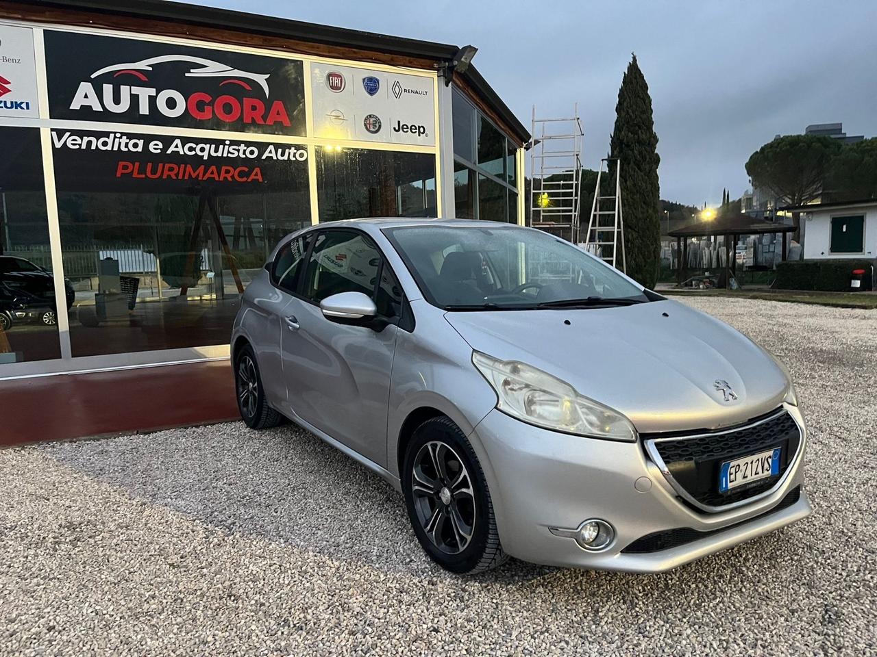 Peugeot 208 1.4 HDi 68 CV 3 porte Allure