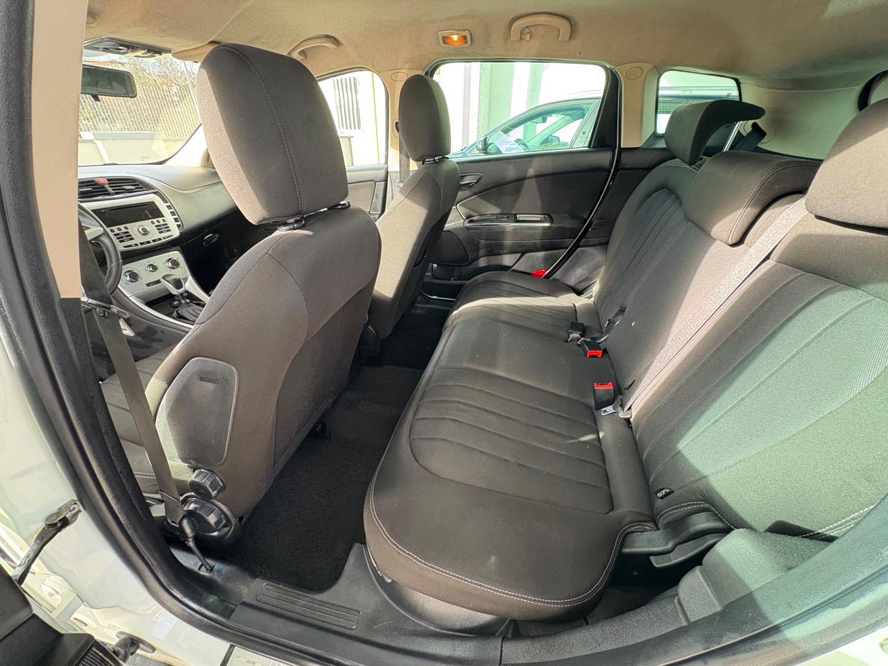 Lancia Delta 1.6 MJT DPF 105 CV Silver