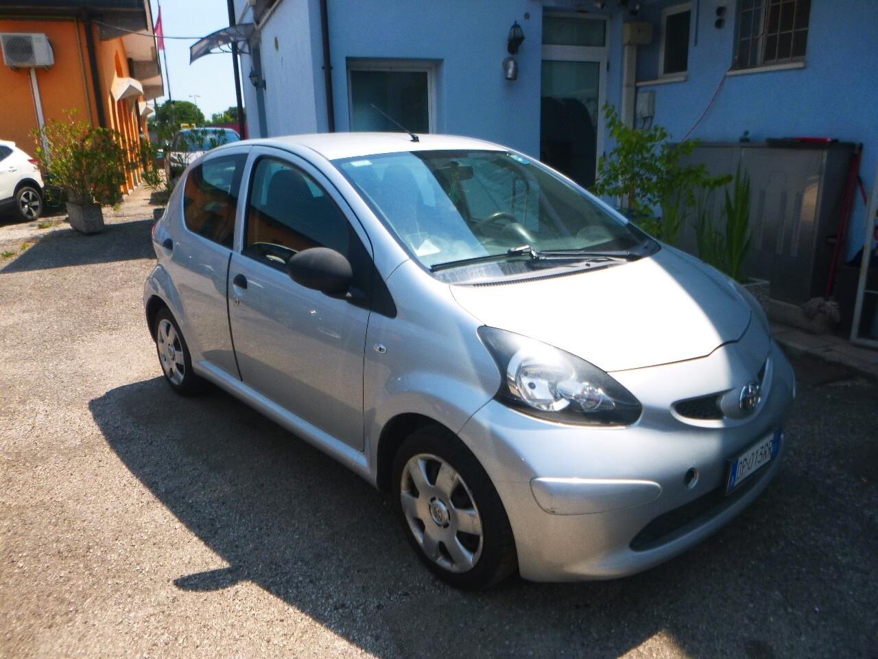 Toyota Aygo X 1.0 VVT-i 72 CV 5 porte Active neopatentati