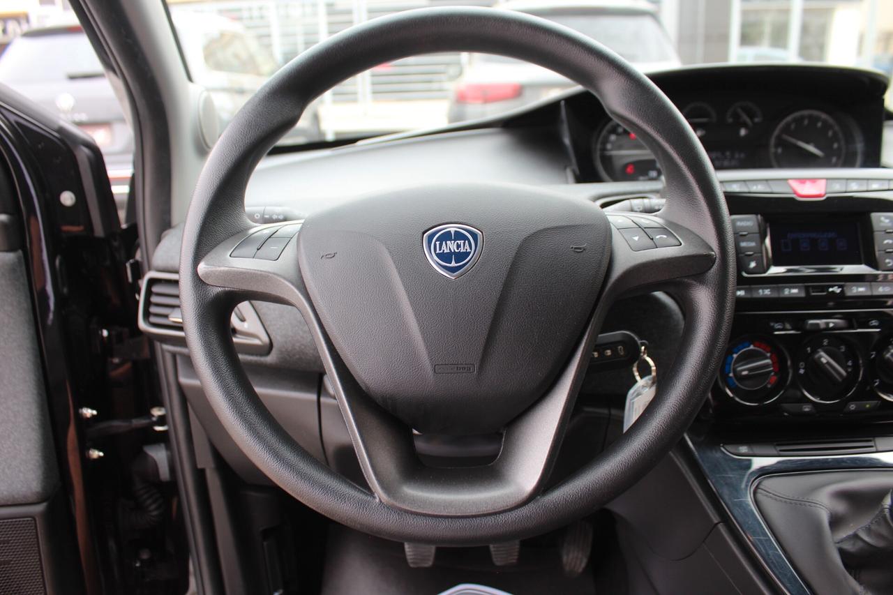 Lancia Ypsilon 1.0 FireFly 5 porte S&S Hybrid Ecochic Silver