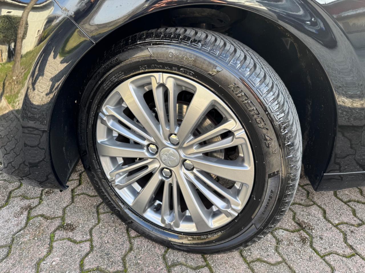 Peugeot 208 PureTech 82 Stop&Start 5 porte Allure