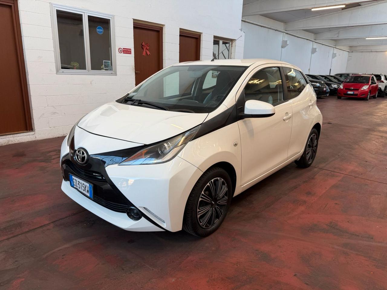 Toyota Aygo 1.0 VVT-i 69 CV 5 porte x-wave MMT cambio automatico 86.000km neopat