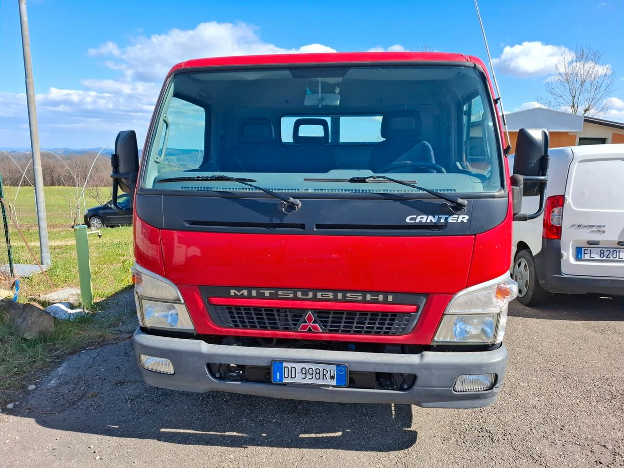 Mitsubishi Canter con cassone di 5 mt