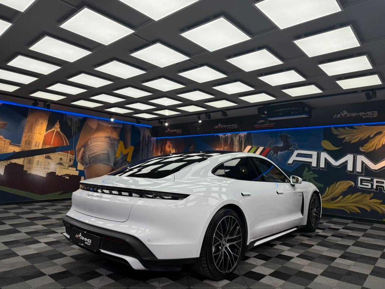 Porsche Taycan Turbo (011)
