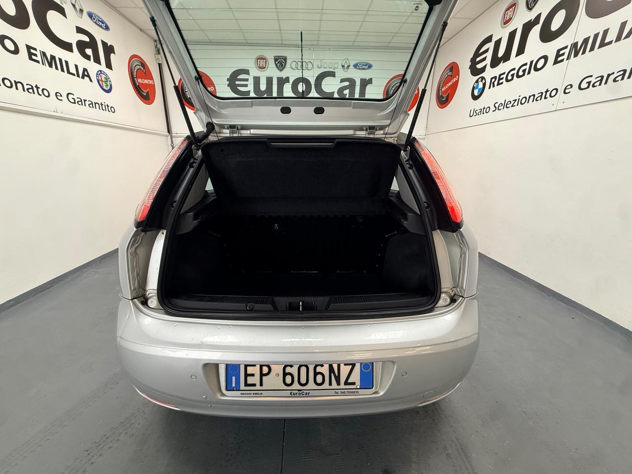 Fiat Punto 1.4 8V 5P GPL Lounge 01/2013 Neopatentati