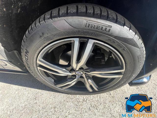 VOLVO XC60 D4 AWD doppio treno di gomme