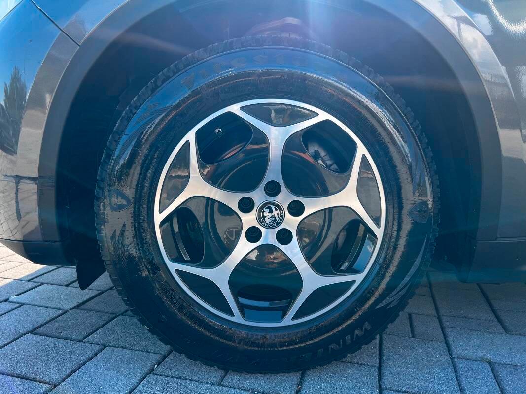 Alfa Romeo Stelvio 2.2 t Business rwd 160cv auto