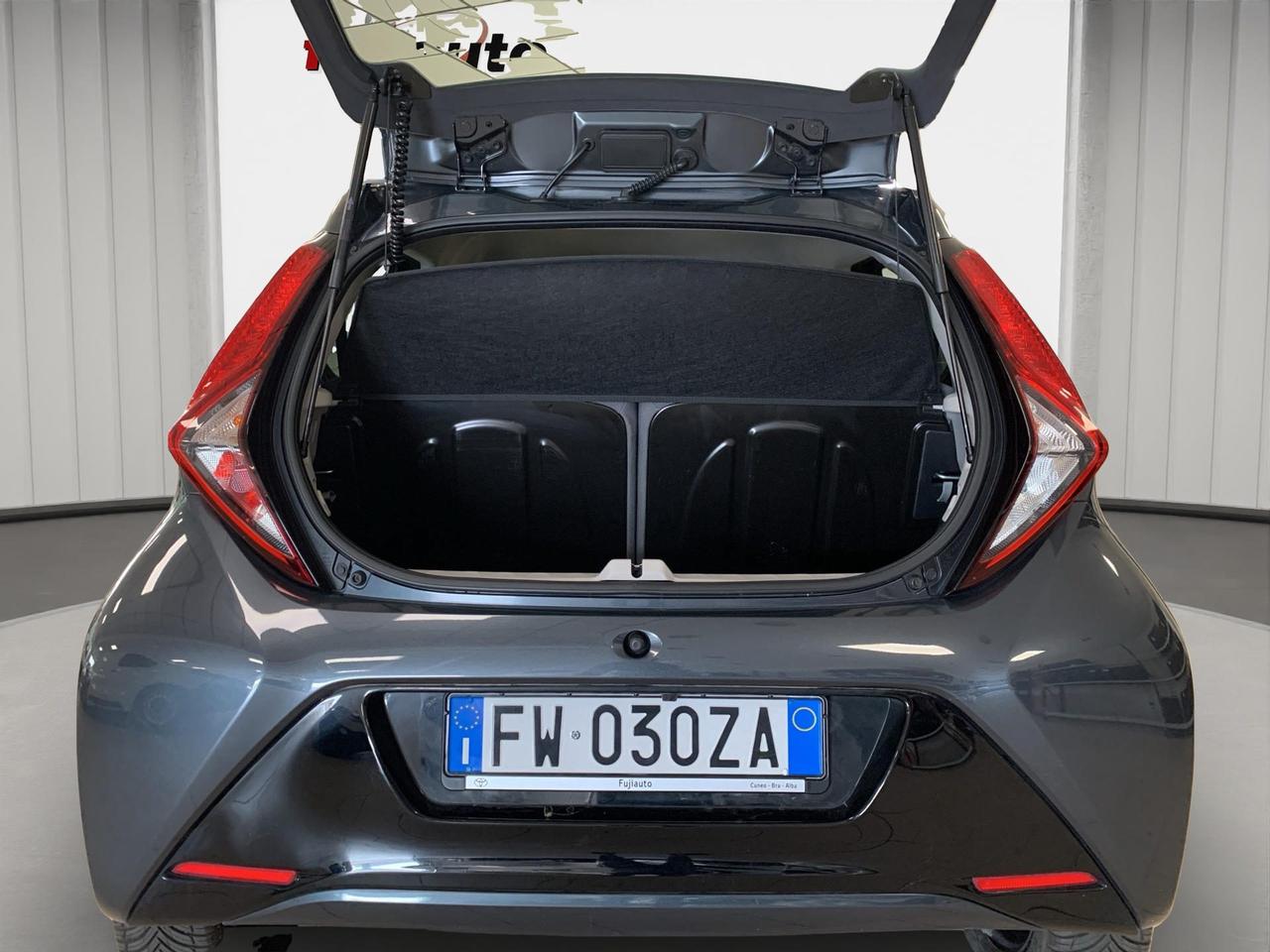 Toyota Aygo 5p 1.0 x-play 72cv