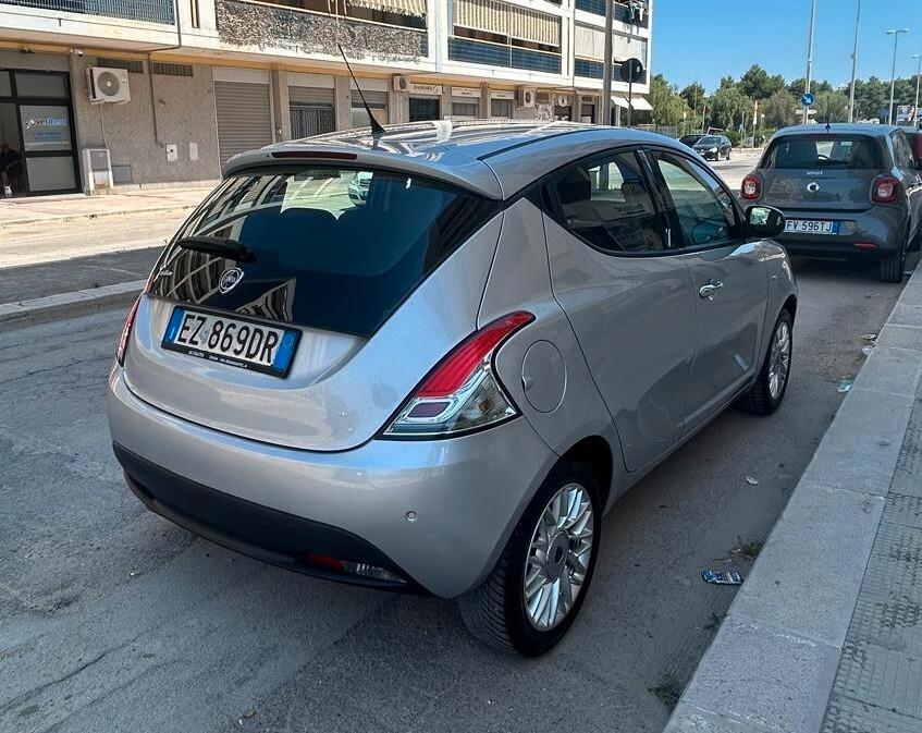 Lancia Ypsilon 1.2 69 CV 5 porte Gold
