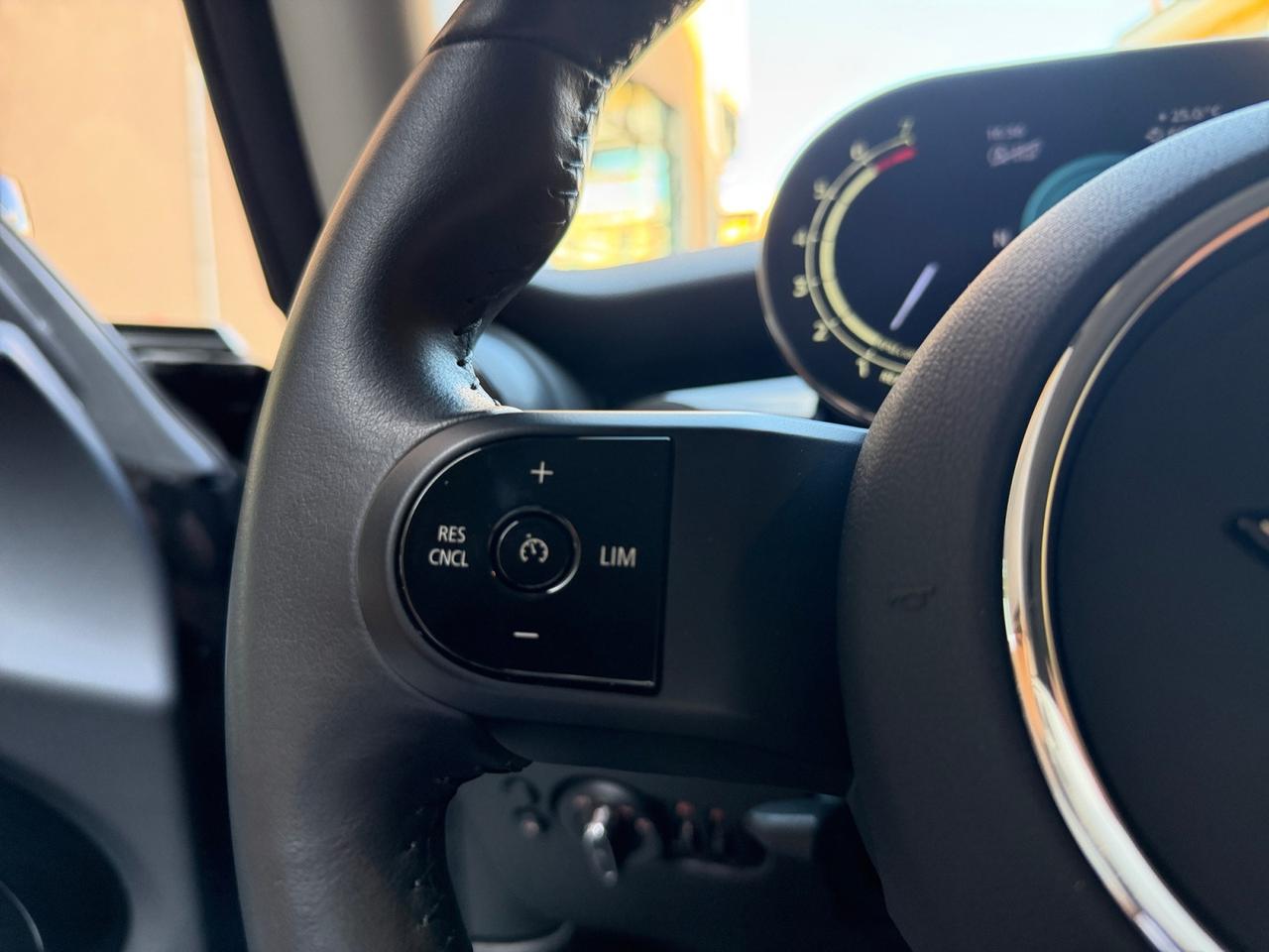 Mini 3 Porte Cooper Essential 1.5 Twin Power Turbo " Cambio Manuale "