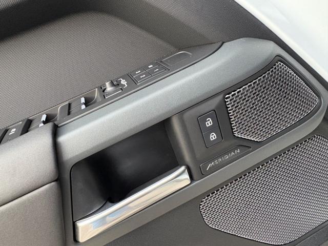 LAND ROVER Defender 110 3.0D I6 200 CV AWD Auto X-Dynamic SE AUTOCARRO