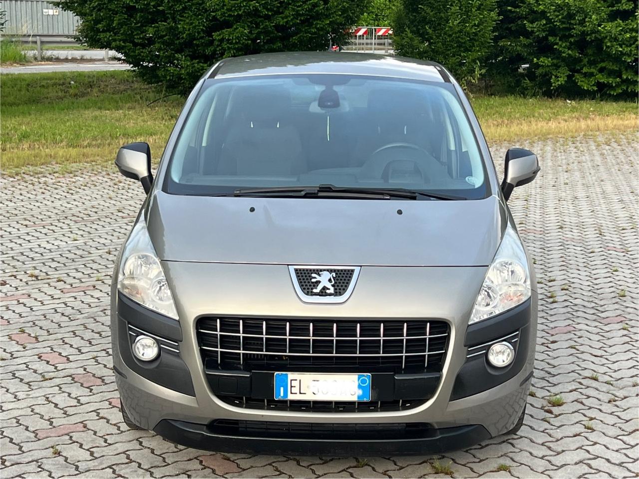 Peugeot 3008 1.6 e-HDi 112CV cambio robotizzato S.&S. Business