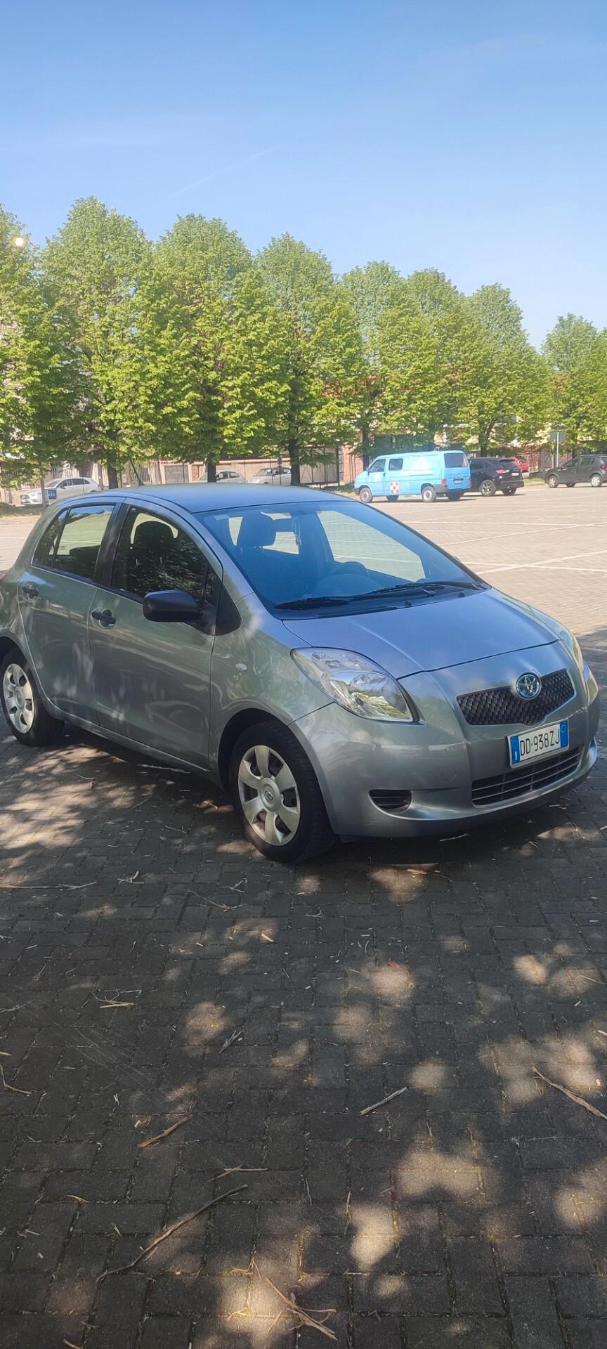 Toyota Yaris 1.0 5 porte