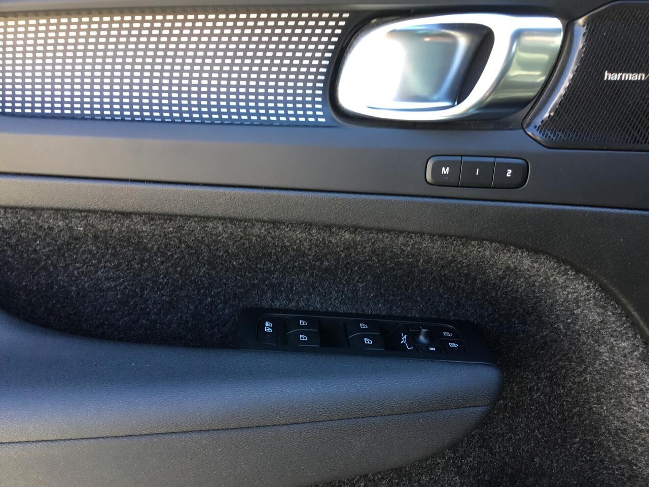 Volvo XC40 B3 automatico Plus Dark