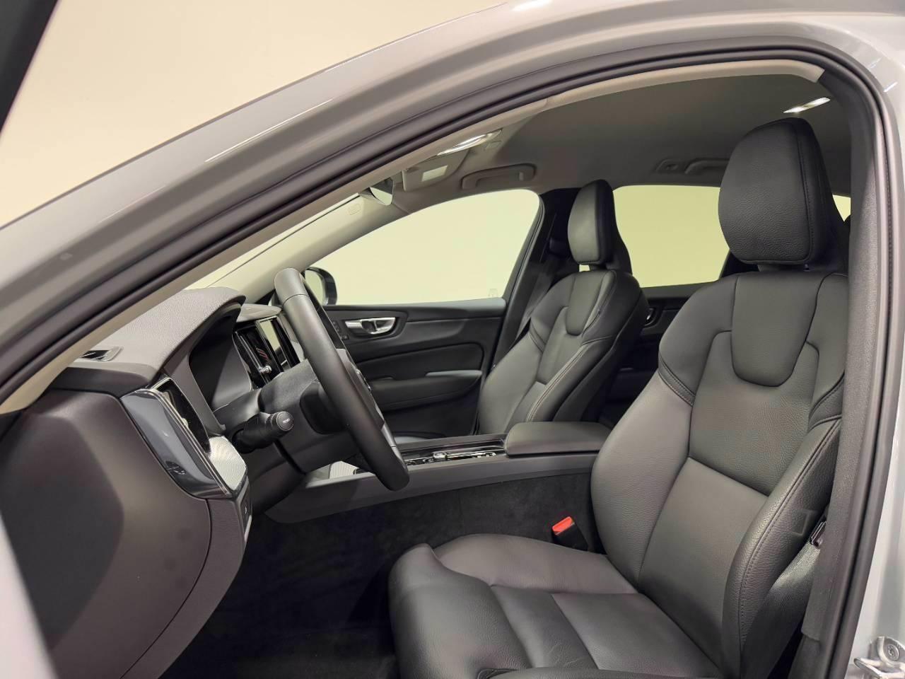 VOLVO XC60 B5 PLUS DARK AWD AUTO