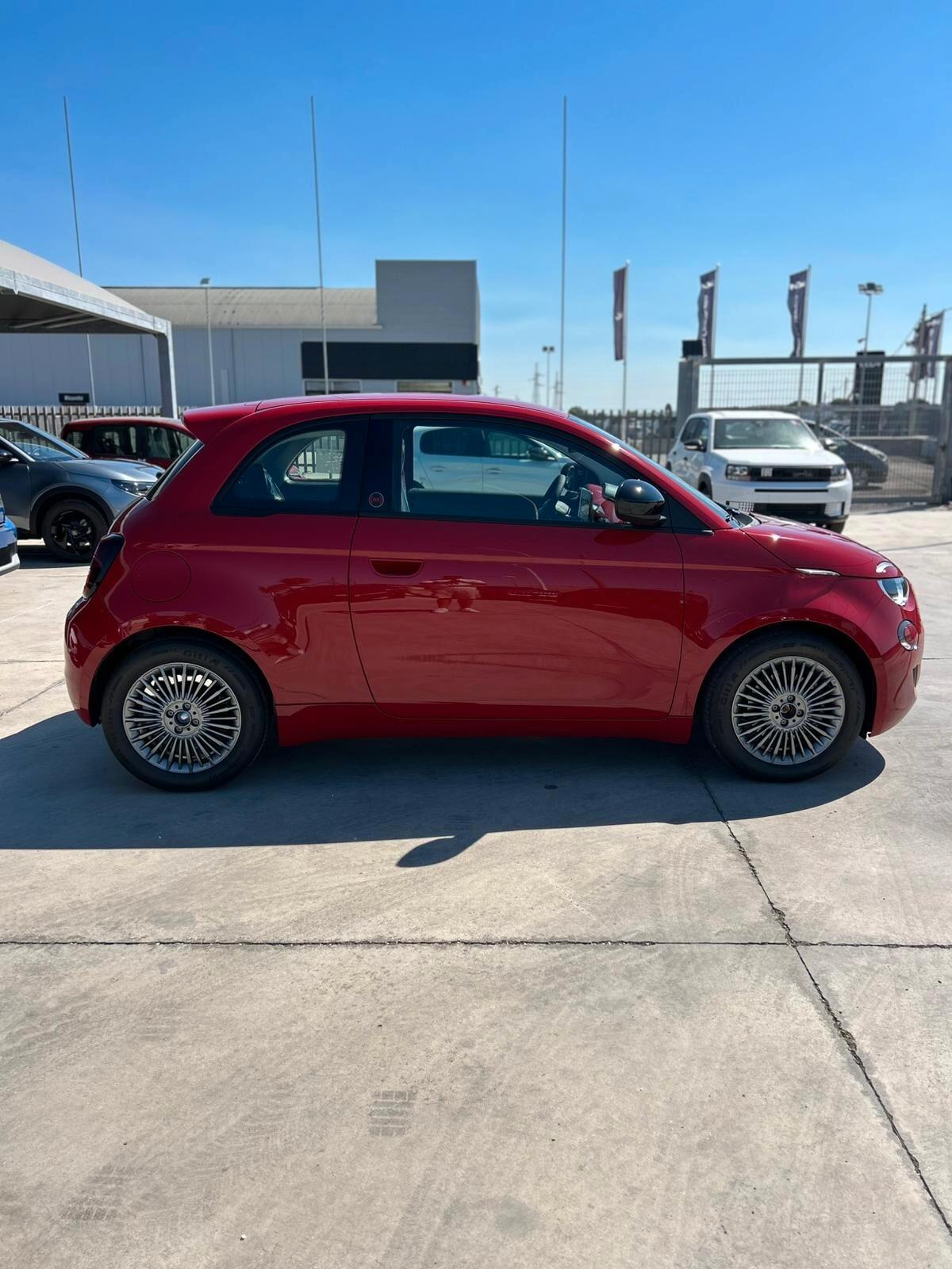 Fiat 500 Berlina Hybrid Icon
