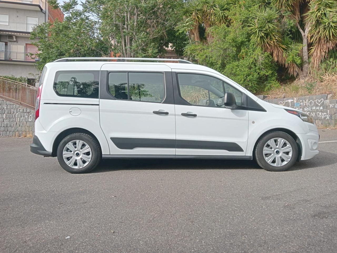 Ford Tourneo Connect Pianale ribassato con rampa disabili in carrozzina