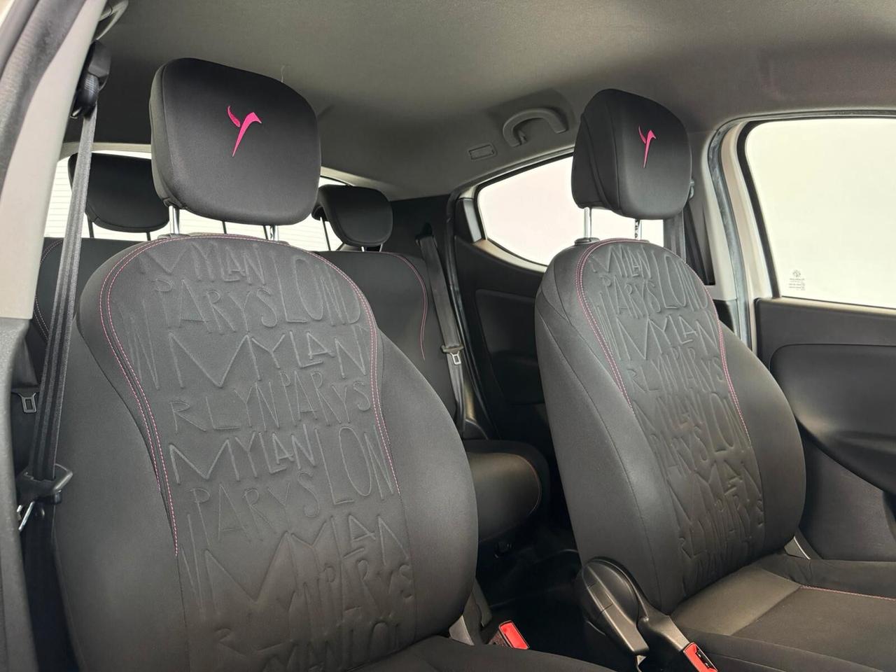 Lancia Ypsilon 0.9 TwinAir 85 CV 5 porte S&S S Momodesign