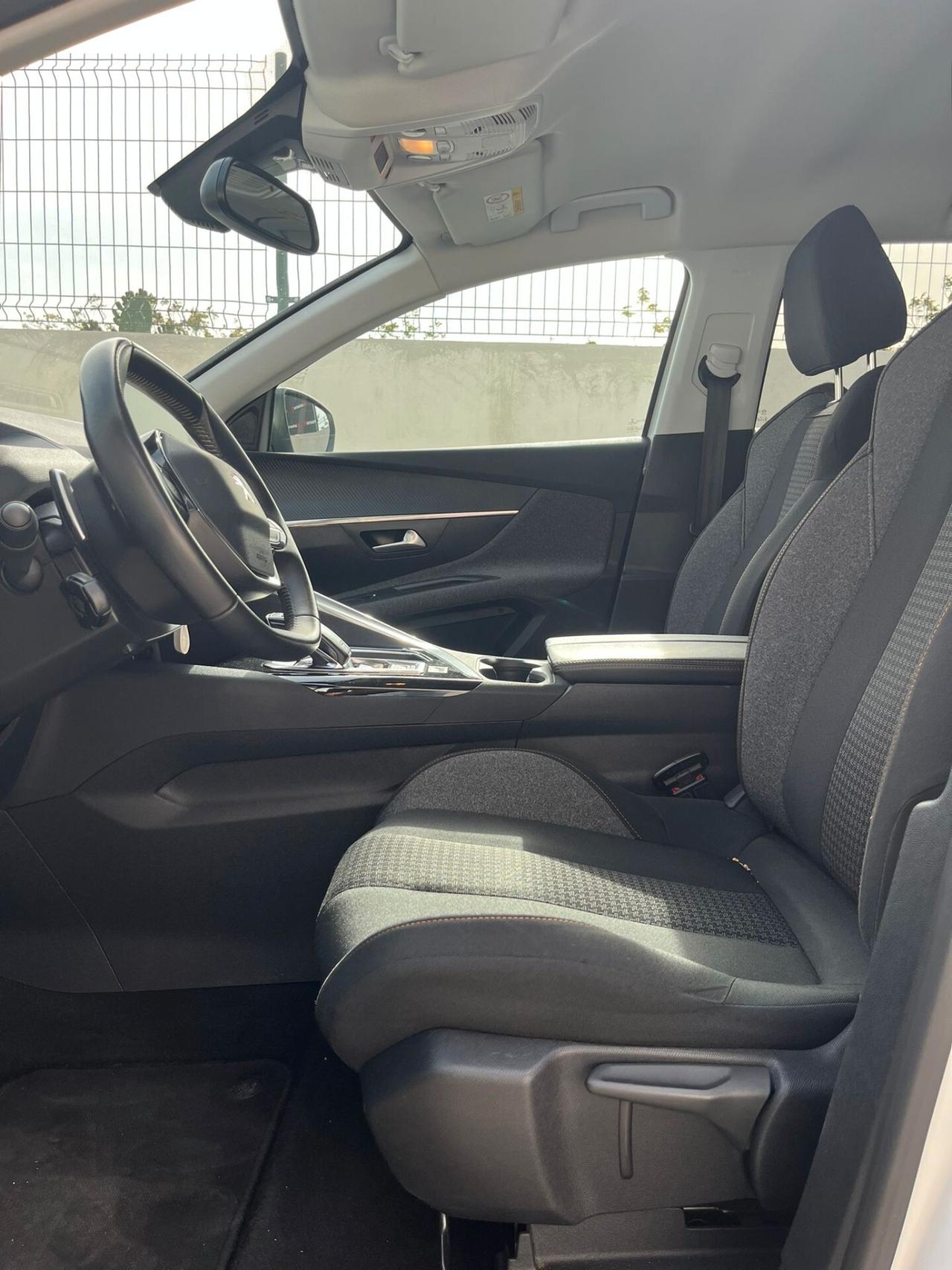 Peugeot 3008 BlueHDi 130 S&S EAT8 Business