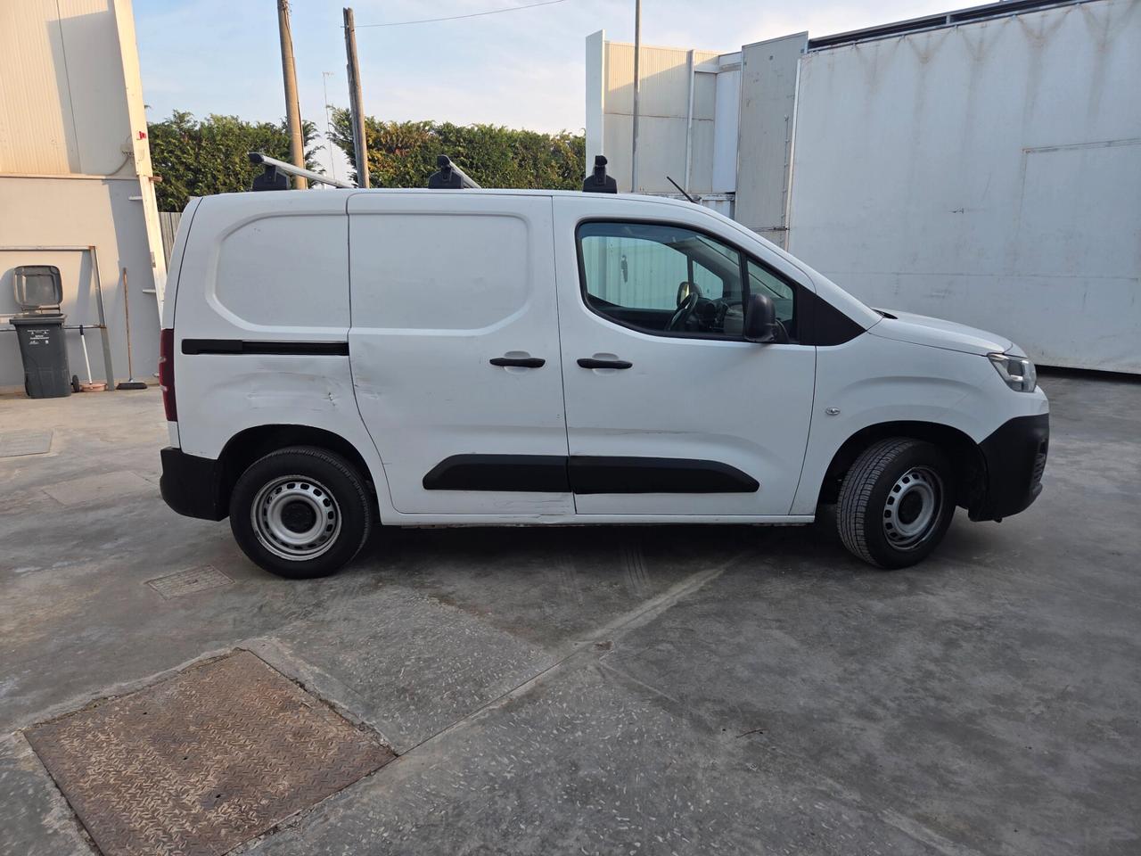 NOLEGGIA O ACQUISTA CITROEN BERLINGO 1.5 100CV 3 POSTI