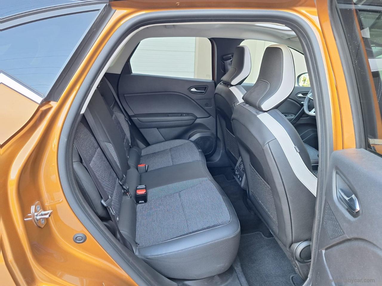 RENAULT Captur INTENSE Plug-in Hybrid E-Tech TETTO 160 CV