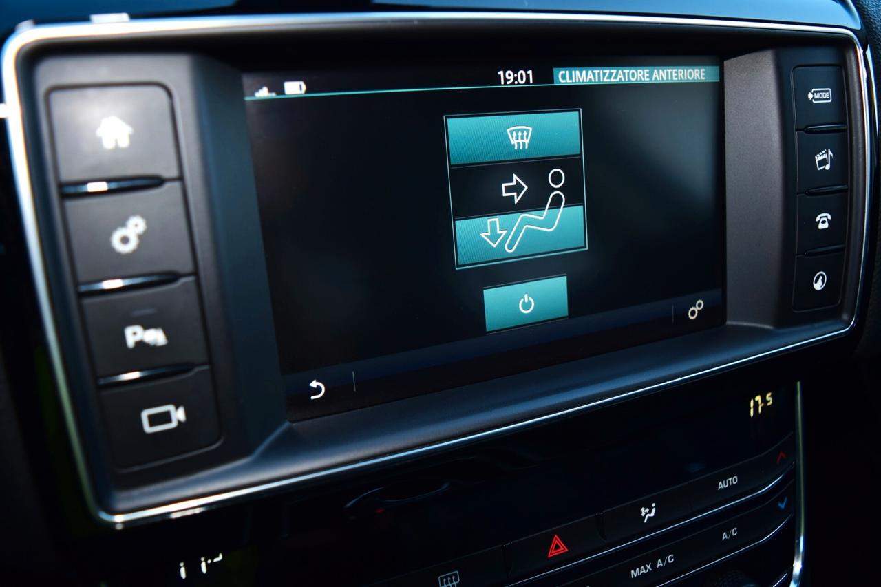 Jaguar XE 2.0 D 180 cv Automatica Prestige