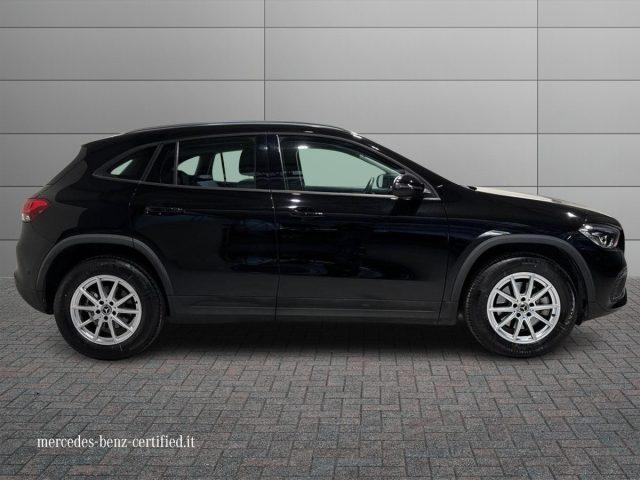 MERCEDES-BENZ GLA 180 d Automatic Business Extra