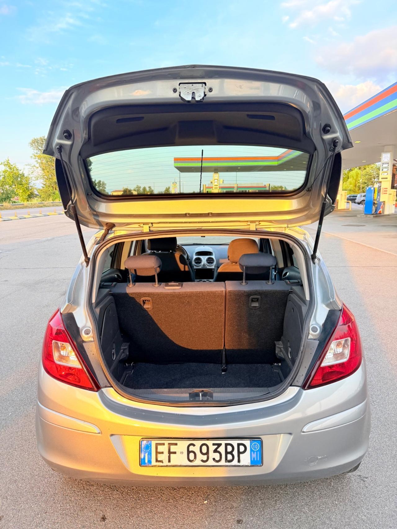 Opel Corsa 1.2 5 porte Cosmo