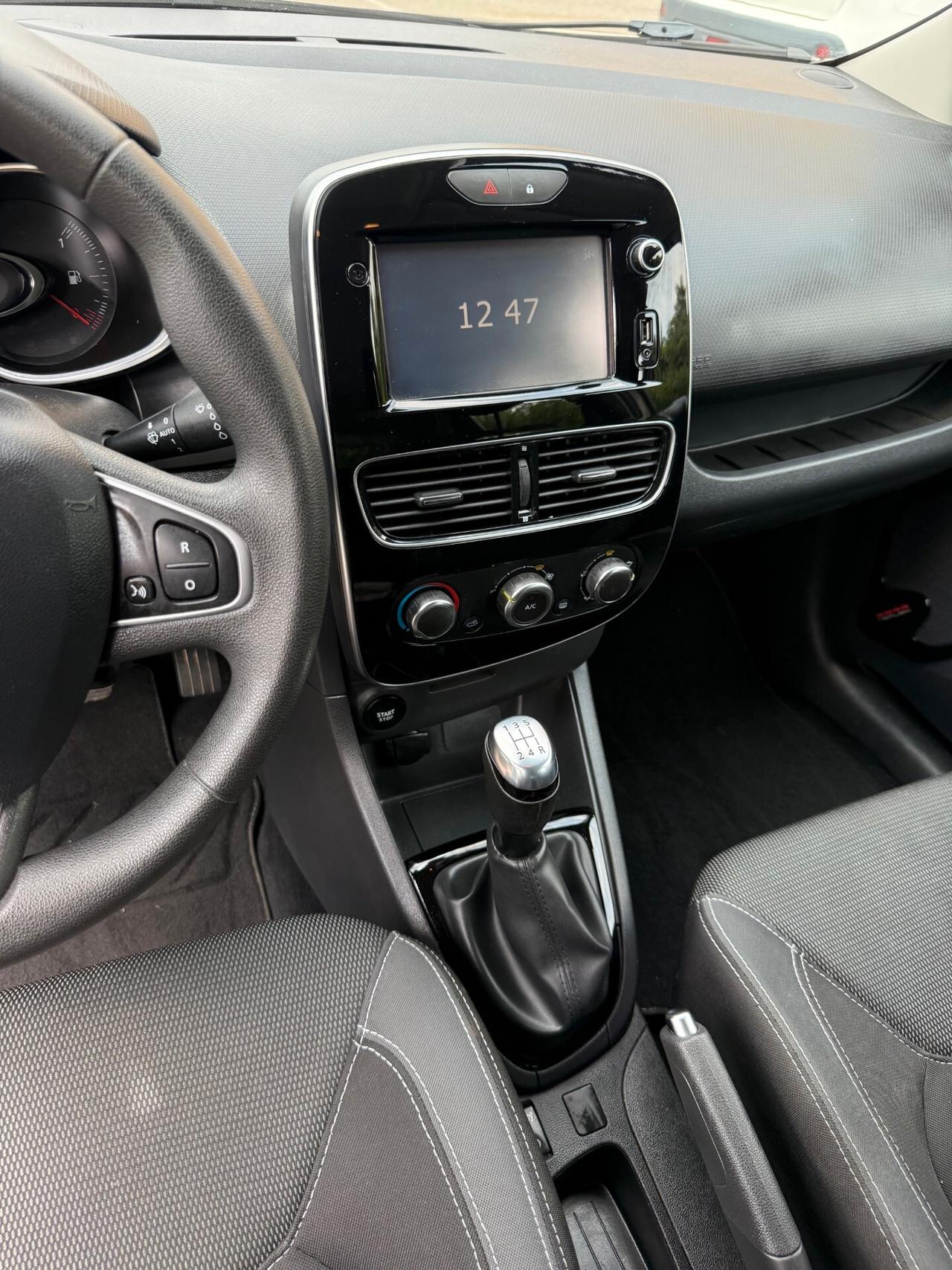Renault Clio 1.5 dci - NEOP. - NAV. - 12 MESI DI GAR. -