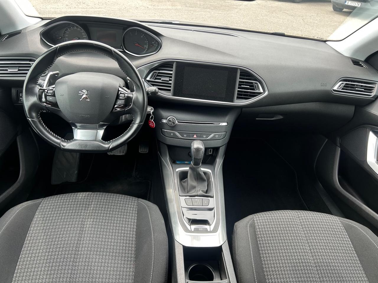 Peugeot 308 BlueHDi 120 IN ARRIVO