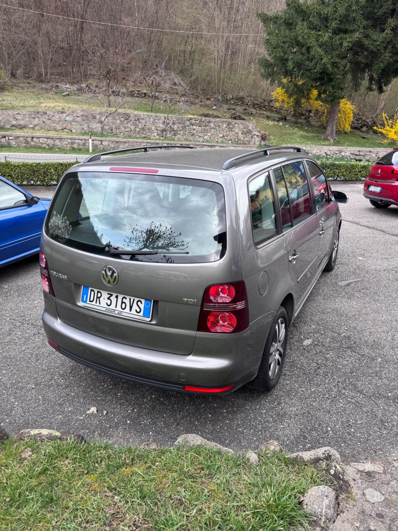 Volkswagen Touran 2.0 TDI DPF Highline 7 POSTI