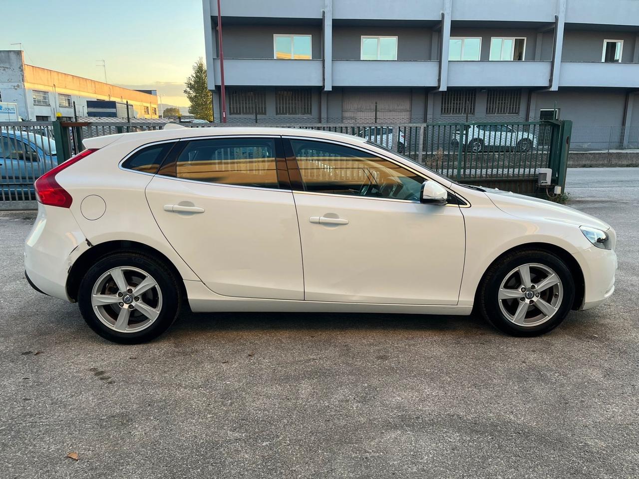 Volvo V40 D2 1.6 Diesel Summum