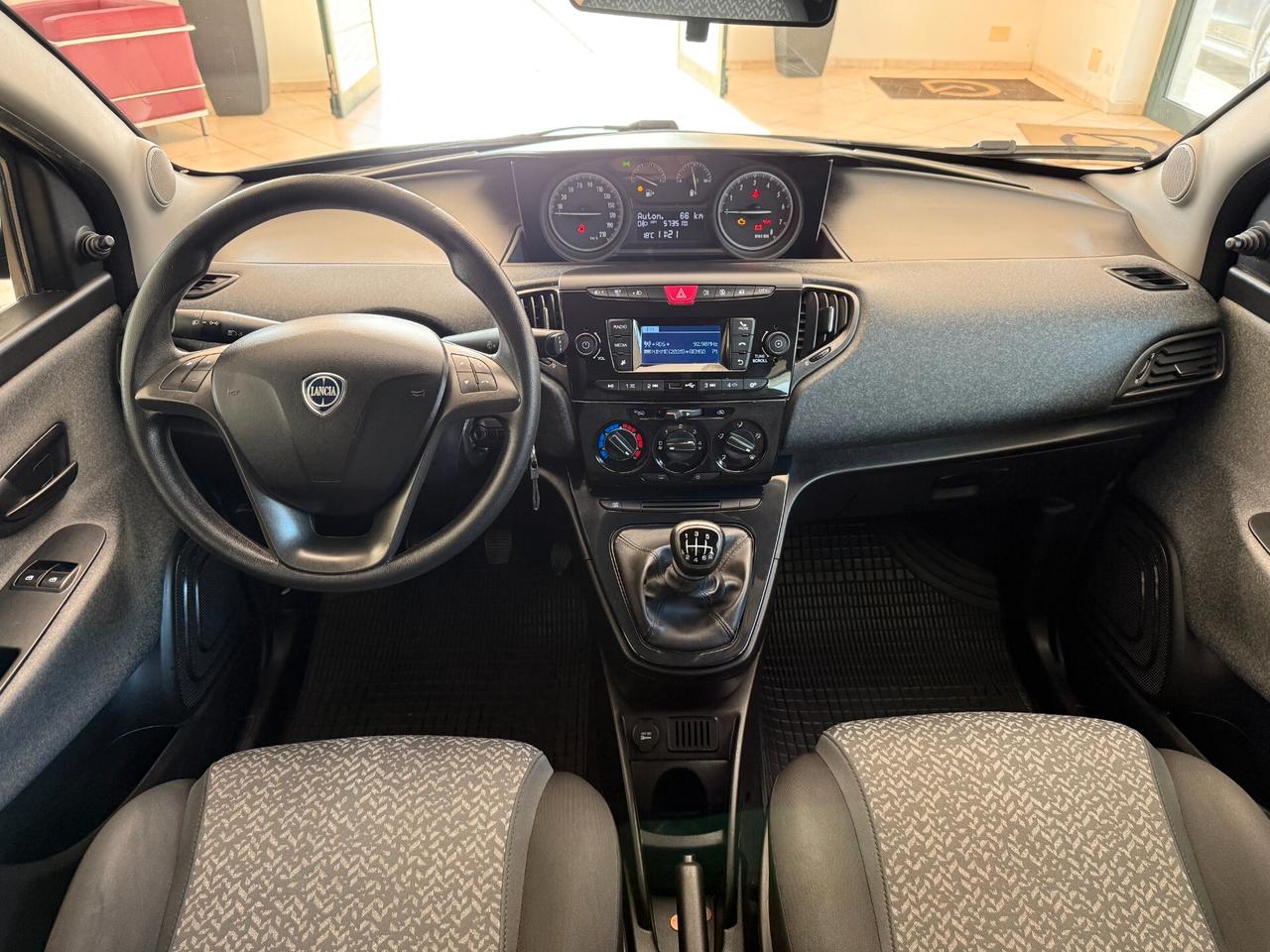 Lancia Ypsilon 1.0 FireFly 5 porte S&S Hybrid Ecochic Silver