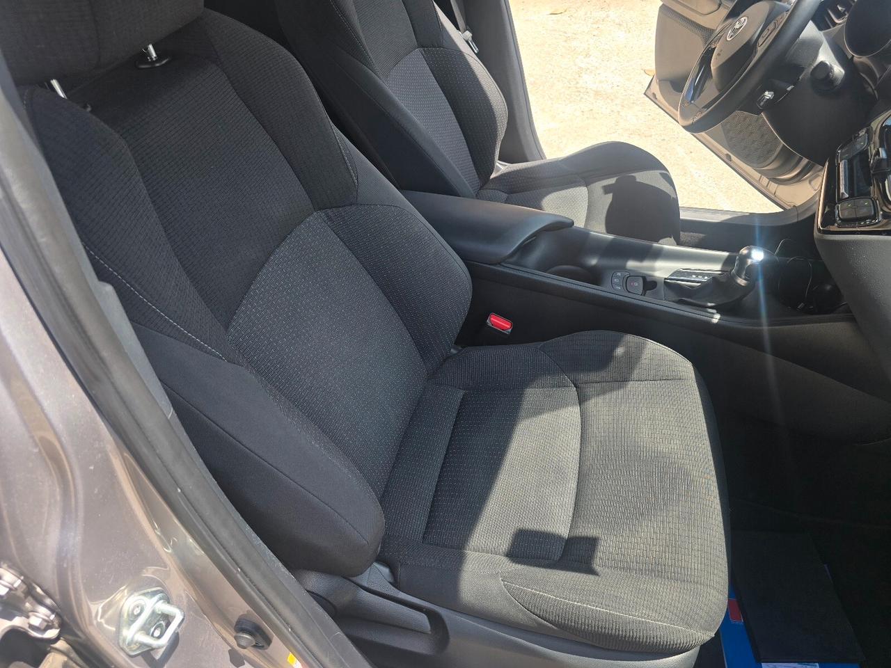 Toyota C-HR 1.8 Hybrid E-CVT Business