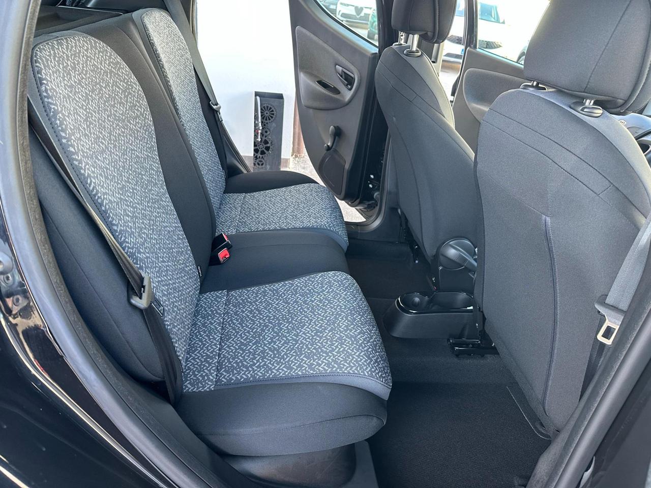 Lancia Ypsilon 1.0 firefly hybrid Silver s&s 70cv