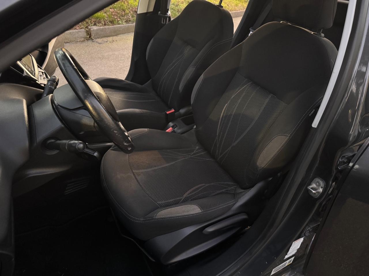 Peugeot 208 1.4 HDi 68 CV 5 p neopaten garanzia 12 m