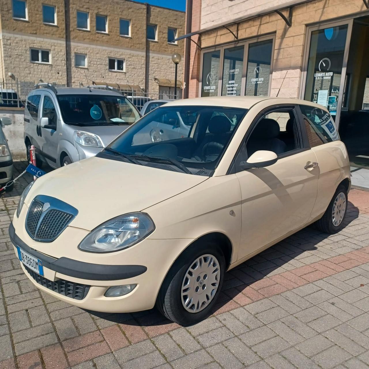 158.148KM YPSILON 1.2 NEOPATENTATI PIANTONE STERZO NUOVO