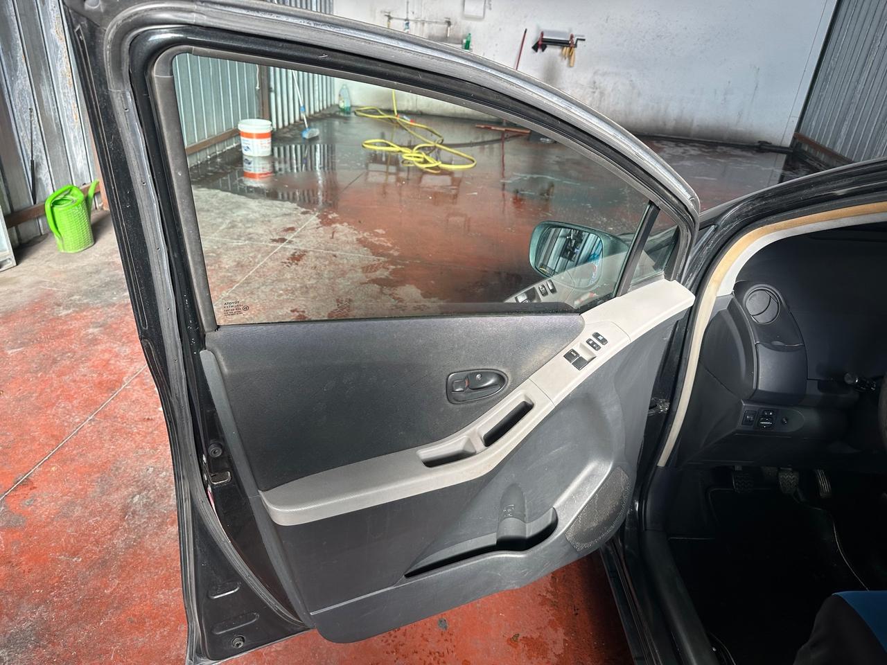 Toyota Yaris 1.3 5 porte Luna