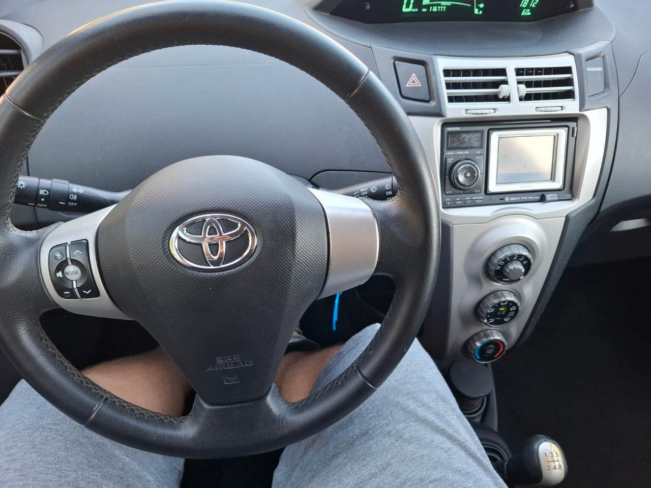 Toyota Yaris 1.0 3 porte 09 SOLO 116.000 KM Navigatore