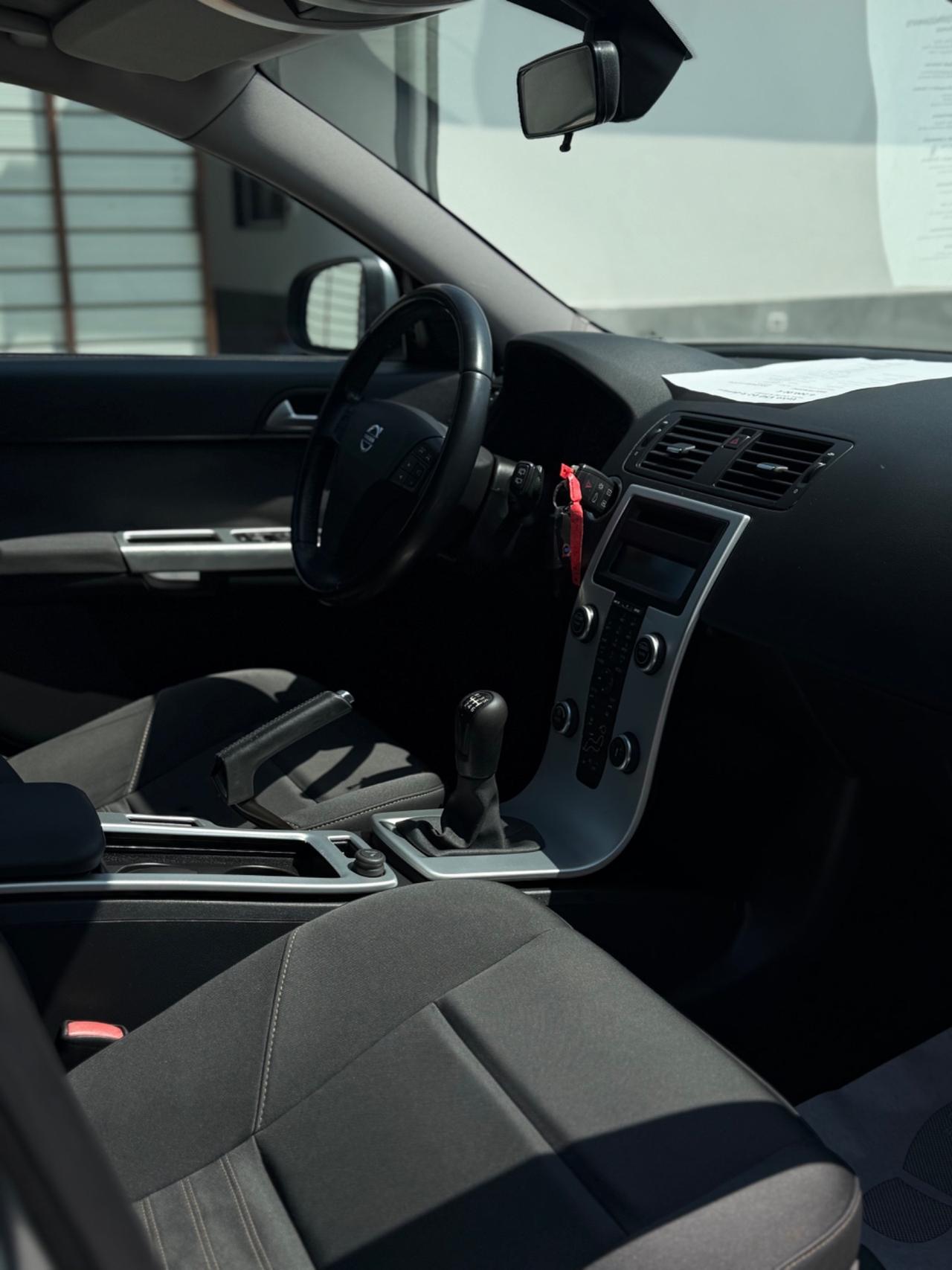Volvo V50 D2 R-design